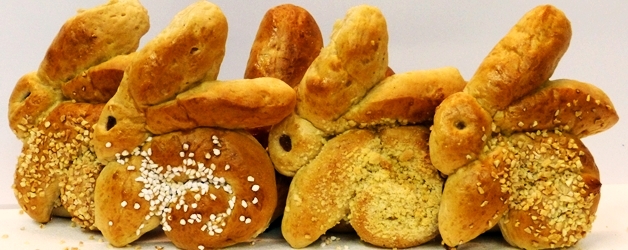 Sitzende Hasen aus Butterhefeteig